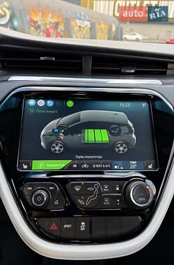 Хэтчбек Chevrolet Bolt EV 2017 в 