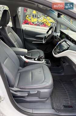 Хэтчбек Chevrolet Bolt EV 2017 в 