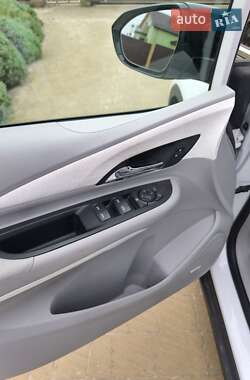 Хэтчбек Chevrolet Bolt EV 2017 в 