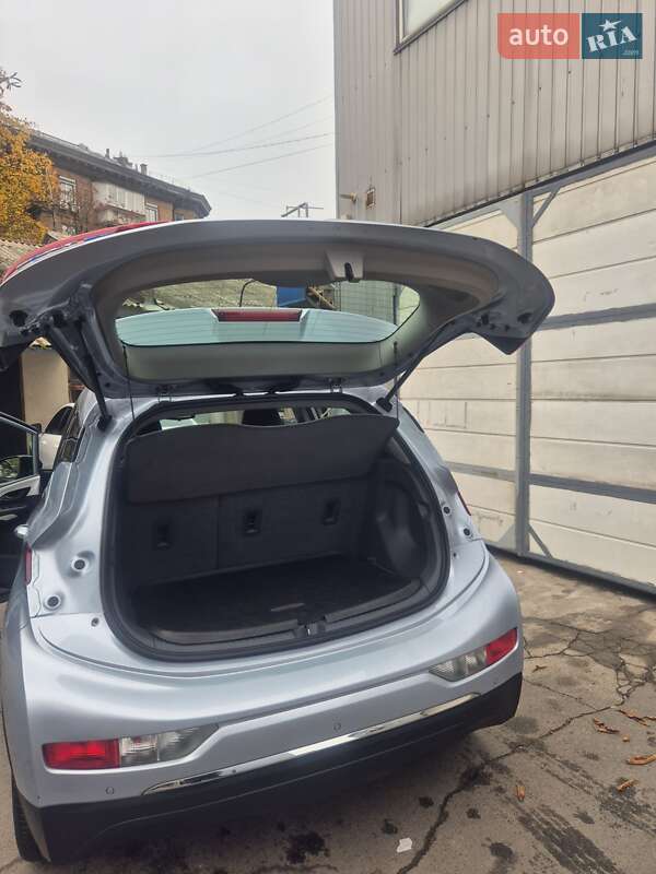 Хэтчбек Chevrolet Bolt EV 2017 в Киеве фото 8 Хэтчбек Chevrolet Bolt EV 2017 в Киеве