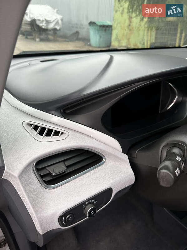 Хэтчбек Chevrolet Bolt EV 2018 в Киеве фото 11 Хэтчбек Chevrolet Bolt EV 2018 в Киеве