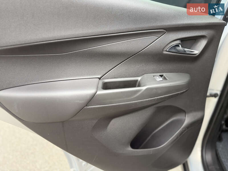 Хэтчбек Chevrolet Bolt EV 2023 в Киеве фото 17 Хэтчбек Chevrolet Bolt EV 2023 в Киеве