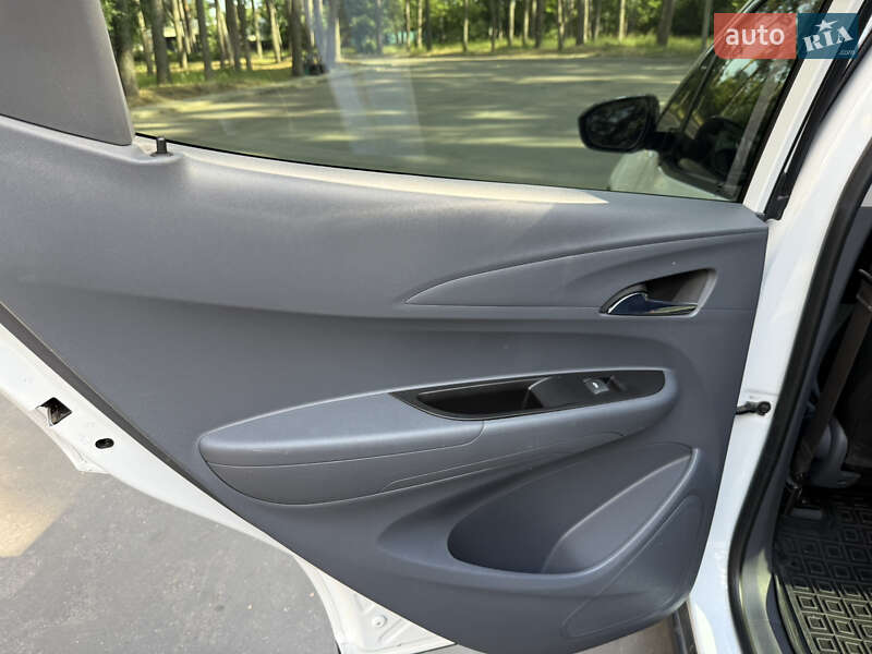 Хэтчбек Chevrolet Bolt EV 2021 в Черкассах фото 21 Хэтчбек Chevrolet Bolt EV 2021 в Черкассах