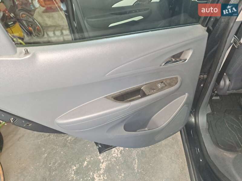 Хэтчбек Chevrolet Bolt EV 2020 в Решетиловке фото 8 Хэтчбек Chevrolet Bolt EV 2020 в Решетиловке