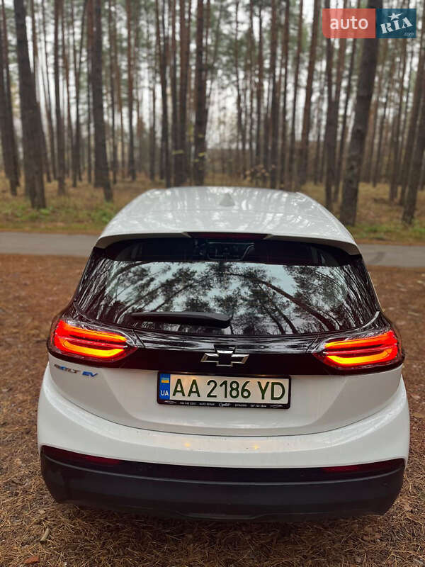 Хэтчбек Chevrolet Bolt EV 2023 в Киеве