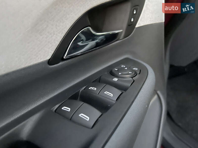 Хетчбек Chevrolet Bolt EV 2020 в Радивиліві