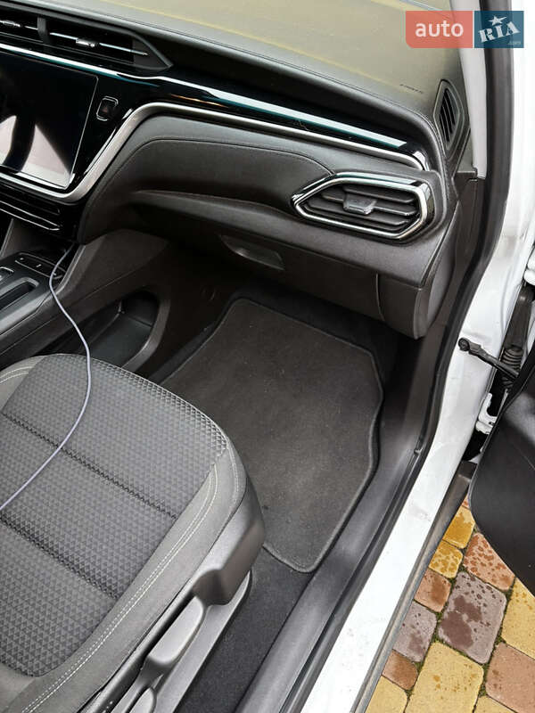 Хэтчбек Chevrolet Bolt EV 2023 в Киеве