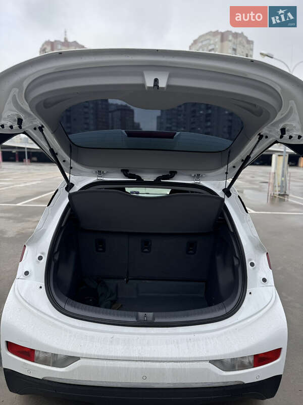 Хетчбек Chevrolet Bolt EV 2019 в Києві фото 35 Хетчбек Chevrolet Bolt EV 2019 в Києві