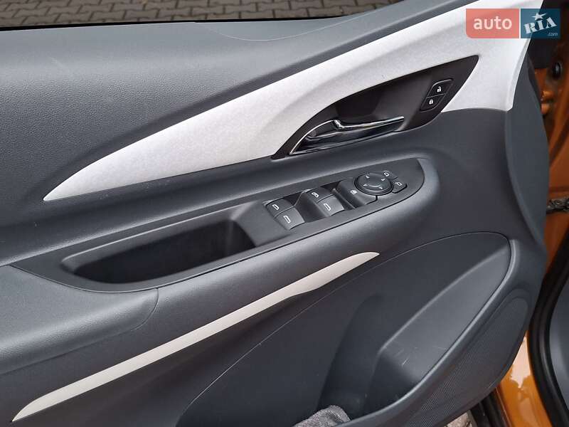 Хетчбек Chevrolet Bolt EV 2016 в Миргороді