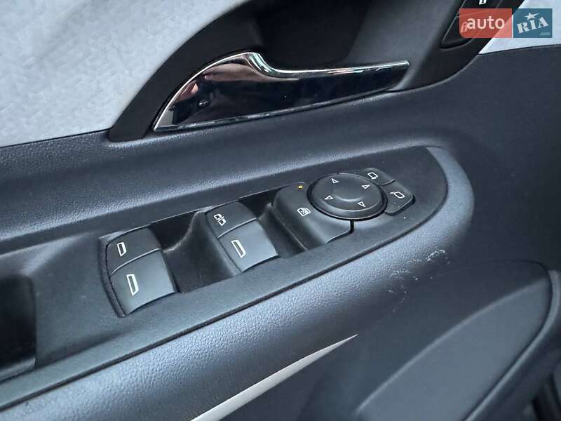 Хэтчбек Chevrolet Bolt EV 2017 в Киеве фото 15 Хэтчбек Chevrolet Bolt EV 2017 в Киеве