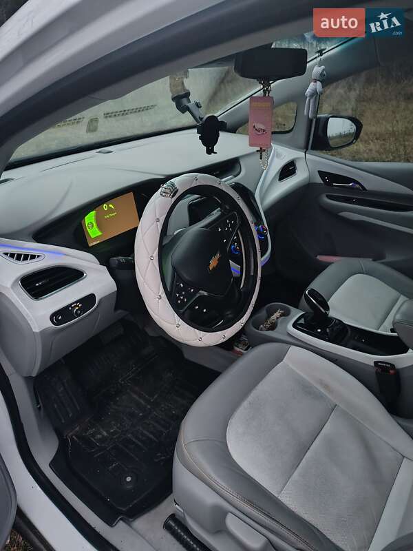 Хетчбек Chevrolet Bolt EV 2017 в Києві фото 3 Хетчбек Chevrolet Bolt EV 2017 в Києві