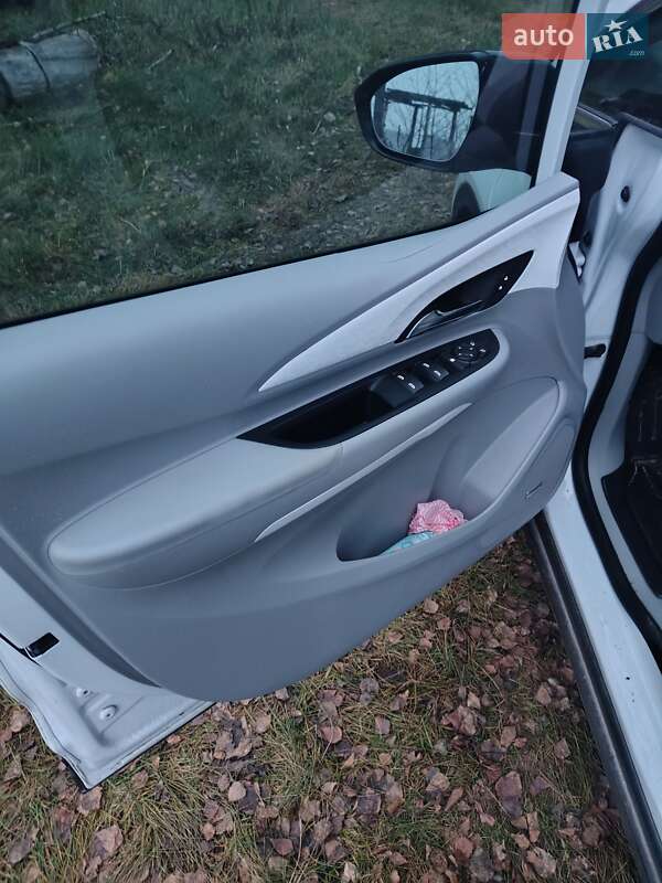 Хетчбек Chevrolet Bolt EV 2017 в Києві фото 11 Хетчбек Chevrolet Bolt EV 2017 в Києві