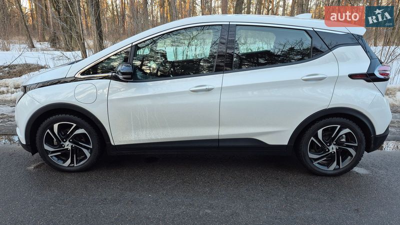 Хэтчбек Chevrolet Bolt EV 2022 в Киеве
