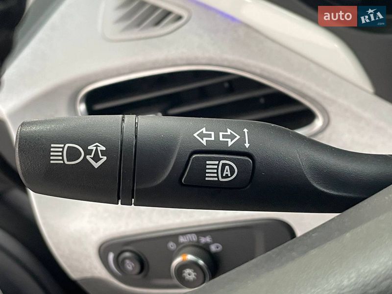 Хэтчбек Chevrolet Bolt EV 2019 в Киеве