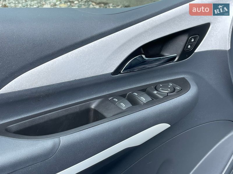 Хэтчбек Chevrolet Bolt EV 2019 в Киеве