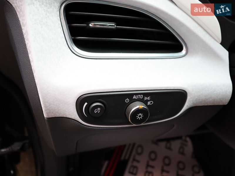 Хэтчбек Chevrolet Bolt EV 2019 в Львове фото 18 Хэтчбек Chevrolet Bolt EV 2019 в Львове