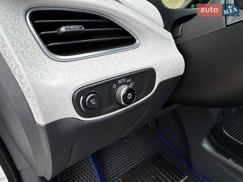 Хэтчбек Chevrolet Bolt EV 2020 в Киеве