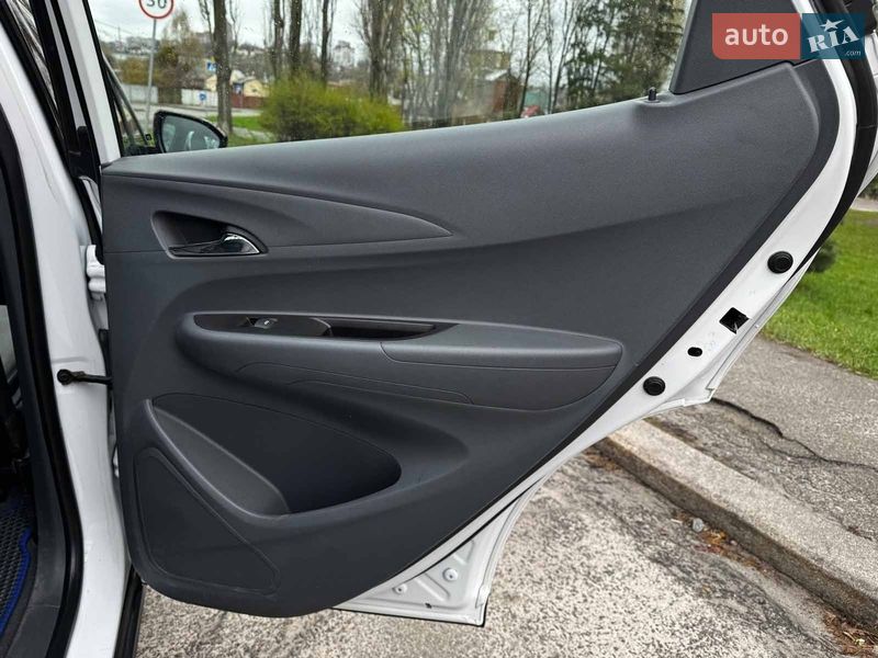 Хэтчбек Chevrolet Bolt EV 2020 в Киеве