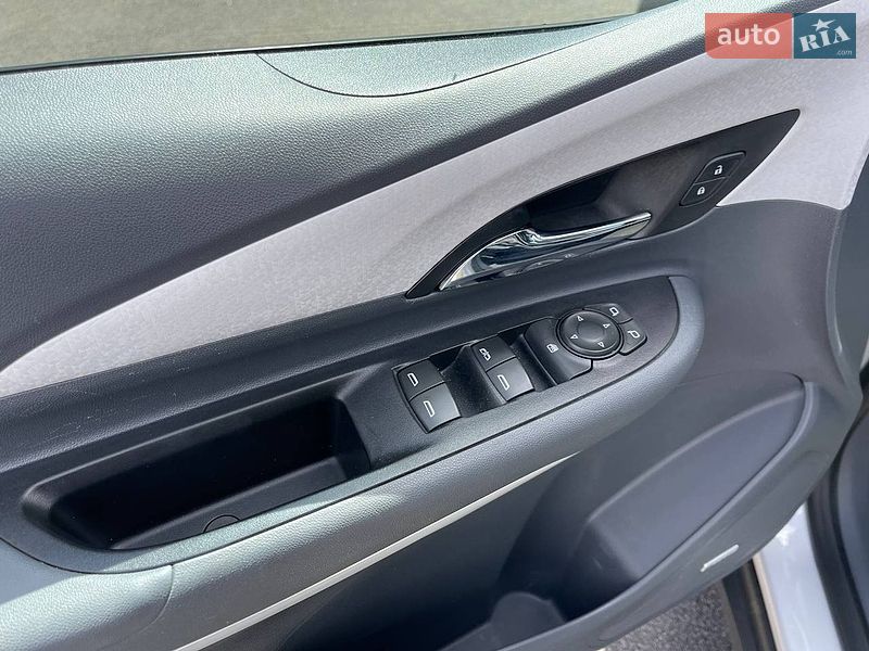 Хэтчбек Chevrolet Bolt EV 2020 в Киеве