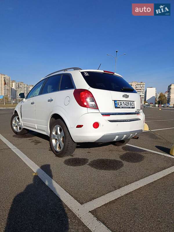 Позашляховик / Кросовер Chevrolet Captiva Sport 2014 в Києві