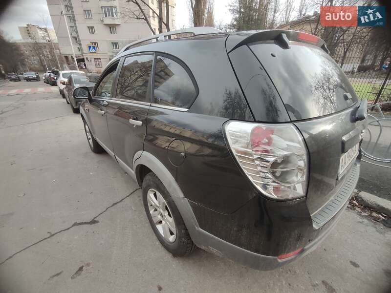 Позашляховик / Кросовер Chevrolet Captiva 2011 в Києві
