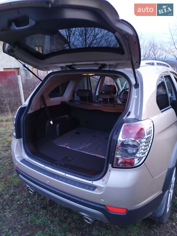 Позашляховик / Кросовер Chevrolet Captiva 2012 в Чернівцях