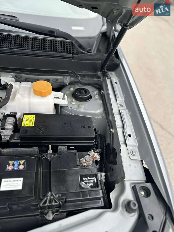 Внедорожник / Кроссовер Chevrolet Captiva 2012 в Дубно