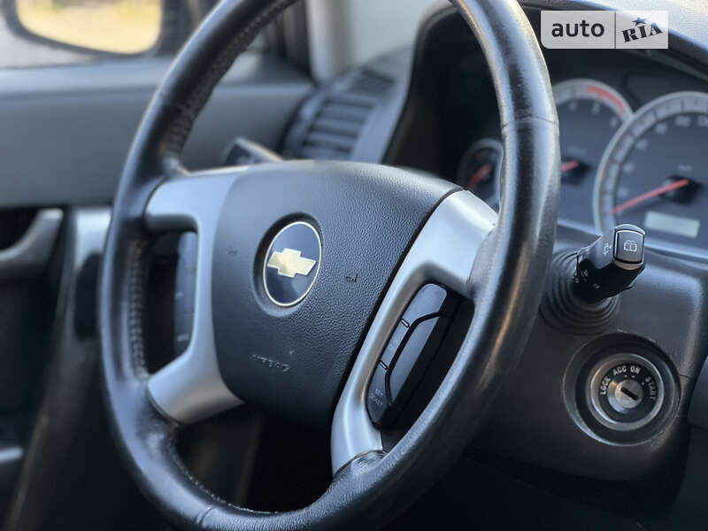 Внедорожник / Кроссовер Chevrolet Captiva 2009 в Луцке