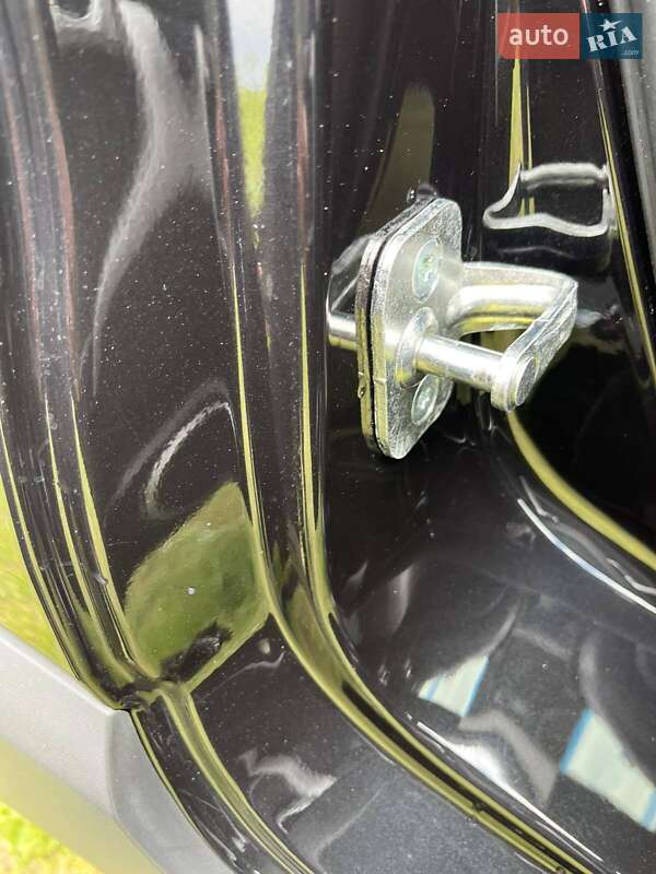 Внедорожник / Кроссовер Chevrolet Captiva 2012 в Новояворовске