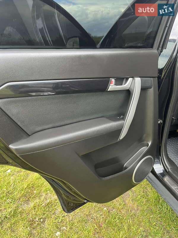 Внедорожник / Кроссовер Chevrolet Captiva 2012 в Новояворовске