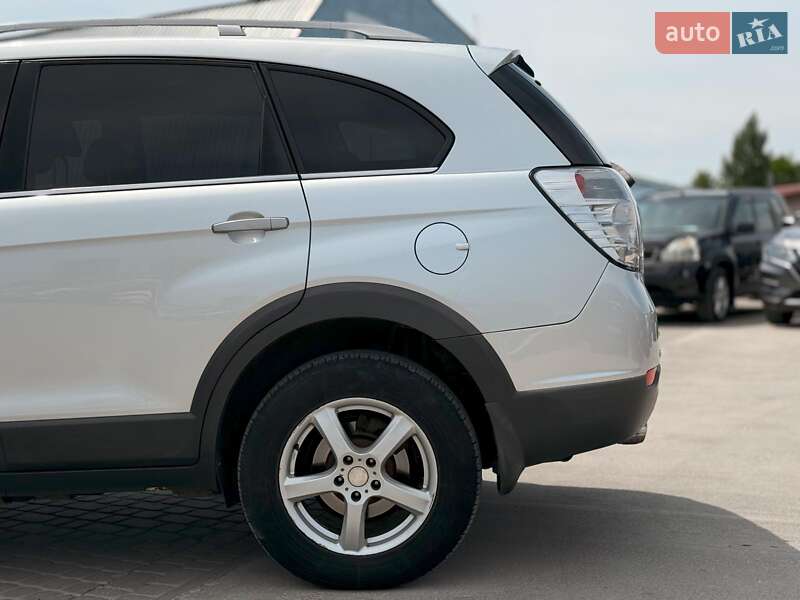 Позашляховик / Кросовер Chevrolet Captiva 2011 в Львові
