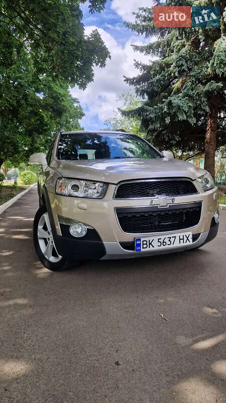 Внедорожник / Кроссовер Chevrolet Captiva 2011 в Ровно
