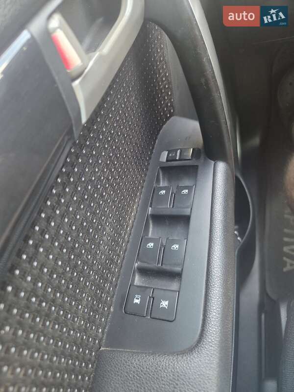 Внедорожник / Кроссовер Chevrolet Captiva 2011 в Киеве