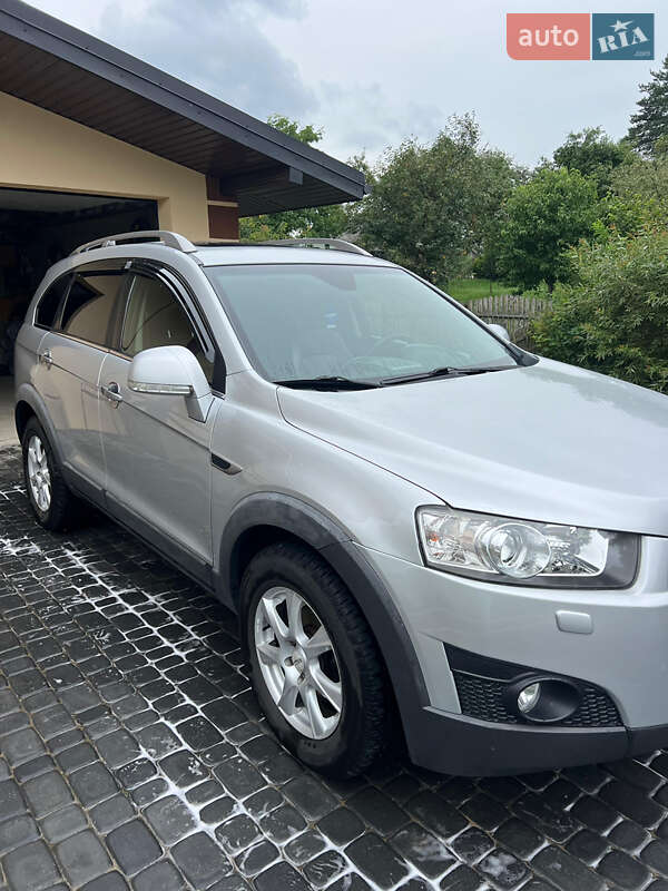 Внедорожник / Кроссовер Chevrolet Captiva 2011 в Новояворовске