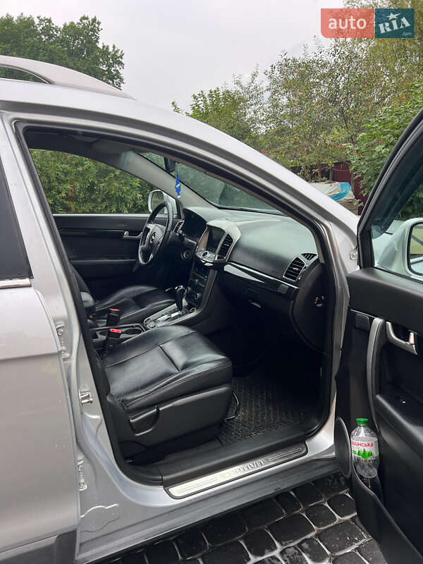 Внедорожник / Кроссовер Chevrolet Captiva 2011 в Новояворовске