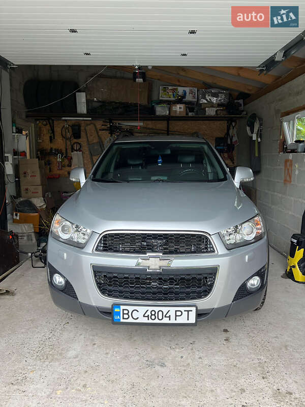 Внедорожник / Кроссовер Chevrolet Captiva 2011 в Новояворовске