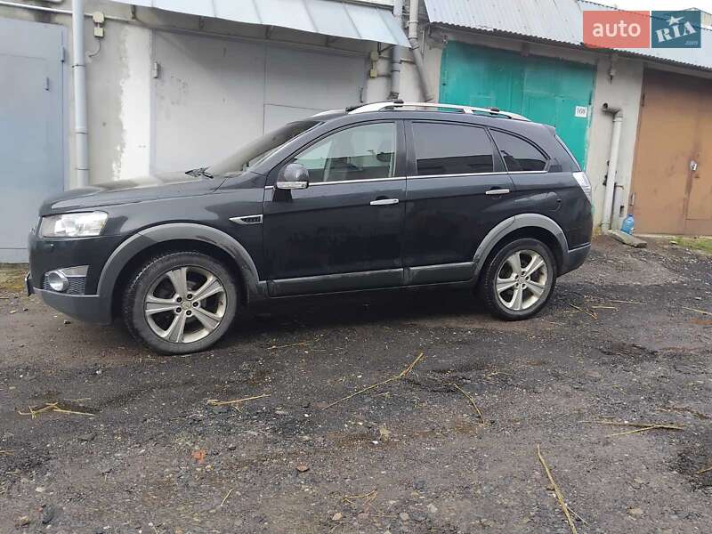 Позашляховик / Кросовер Chevrolet Captiva 2011 в Львові