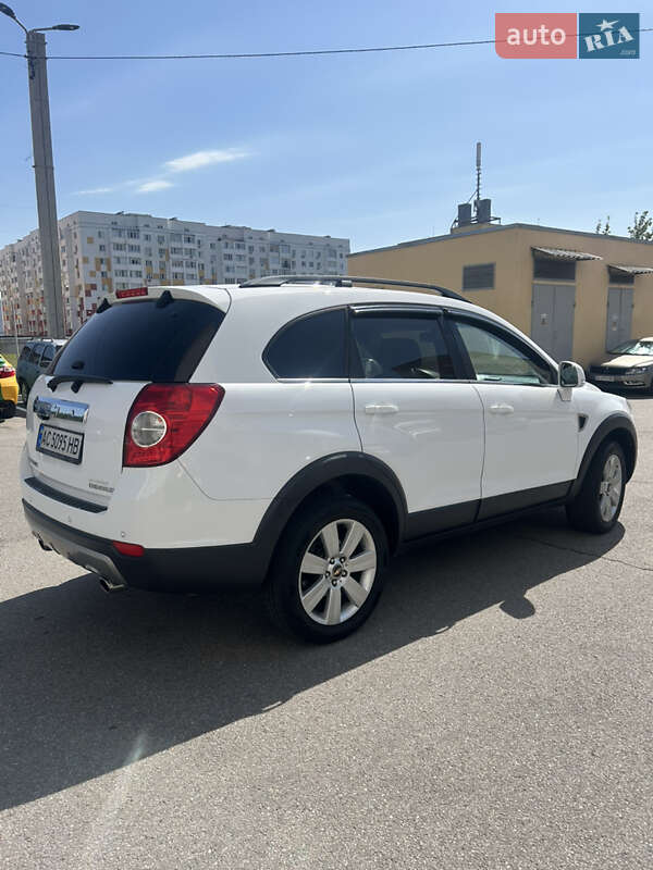 Внедорожник / Кроссовер Chevrolet Captiva 2010 в Харькове