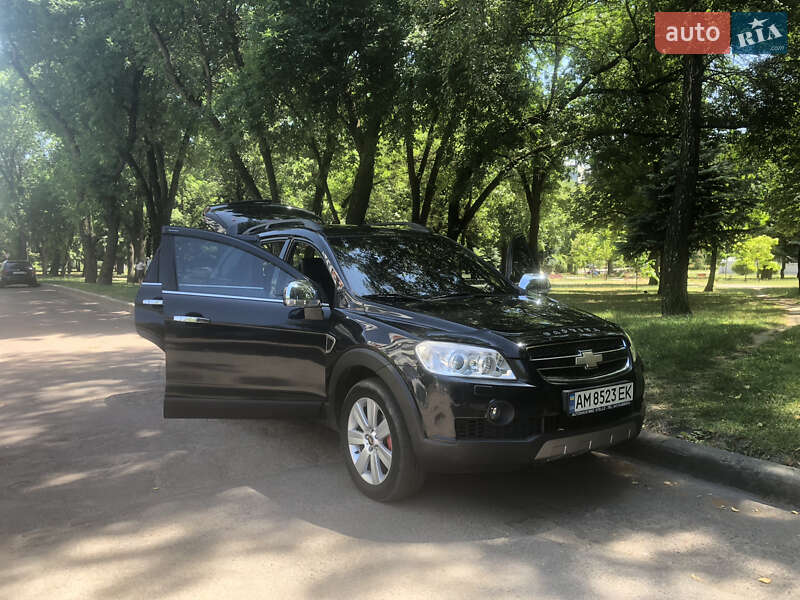 Позашляховик / Кросовер Chevrolet Captiva 2010 в Житомирі