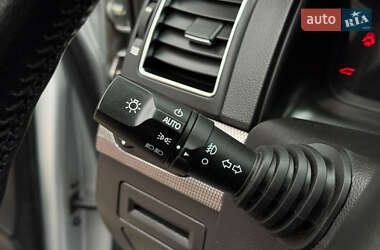 Позашляховик / Кросовер Chevrolet Captiva 2012 в 