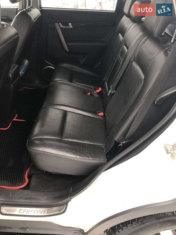 Внедорожник / Кроссовер Chevrolet Captiva 2011 в Чугуеве