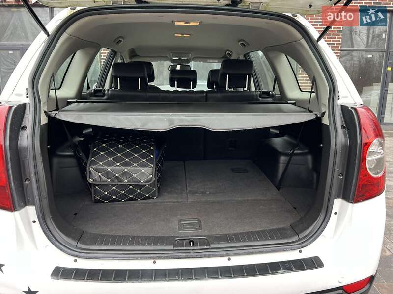 Позашляховик / Кросовер Chevrolet Captiva 2011 в Чернівцях