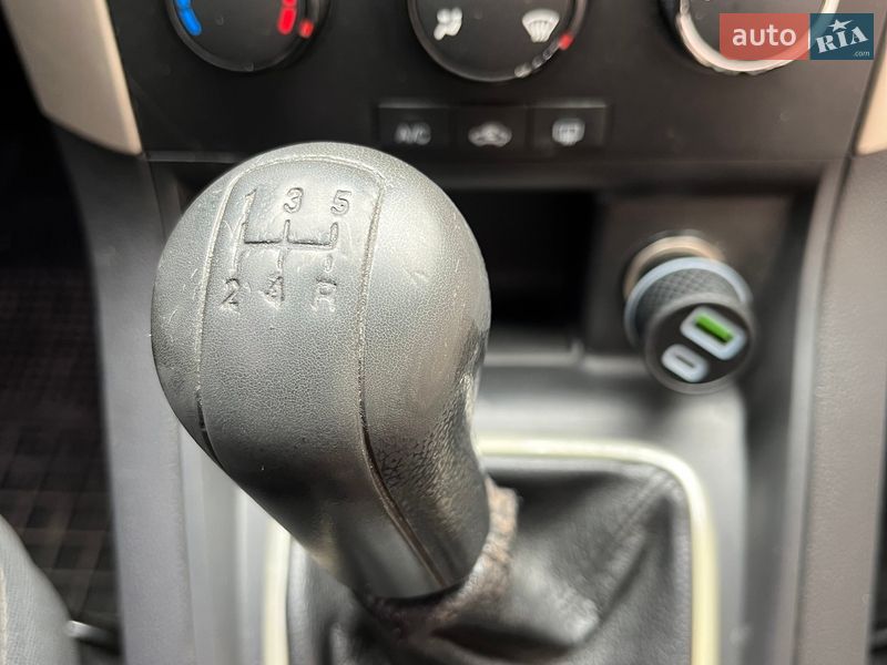 Внедорожник / Кроссовер Chevrolet Captiva 2008 в Тернополе фото 16 Внедорожник / Кроссовер Chevrolet Captiva 2008 в Тернополе