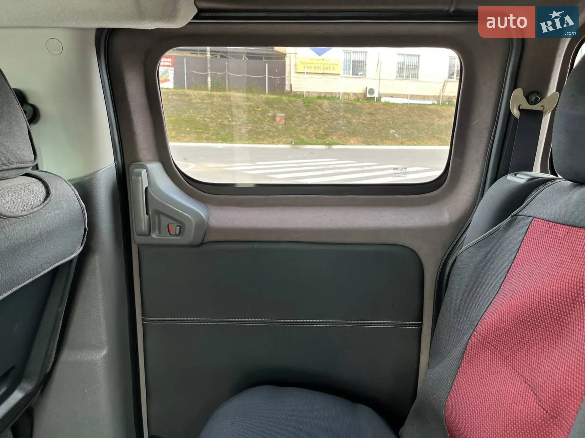 2017 Chevrolet Express - мініатюра 23