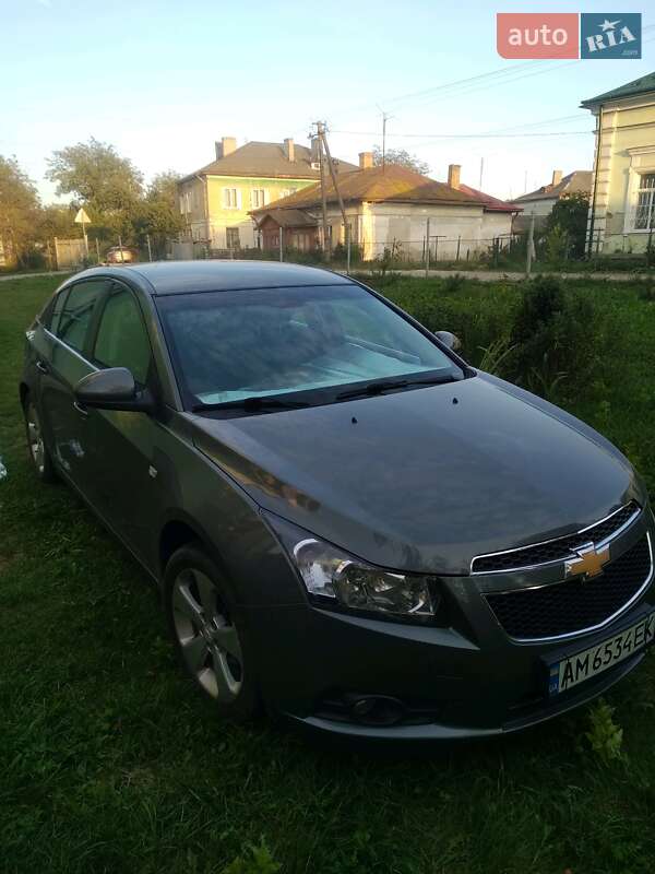 Хэтчбек Chevrolet Cruze 2011 в Емильчине