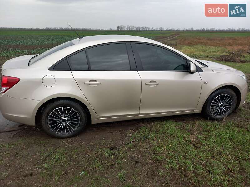 Седан Chevrolet Cruze 2011 в Кілії
