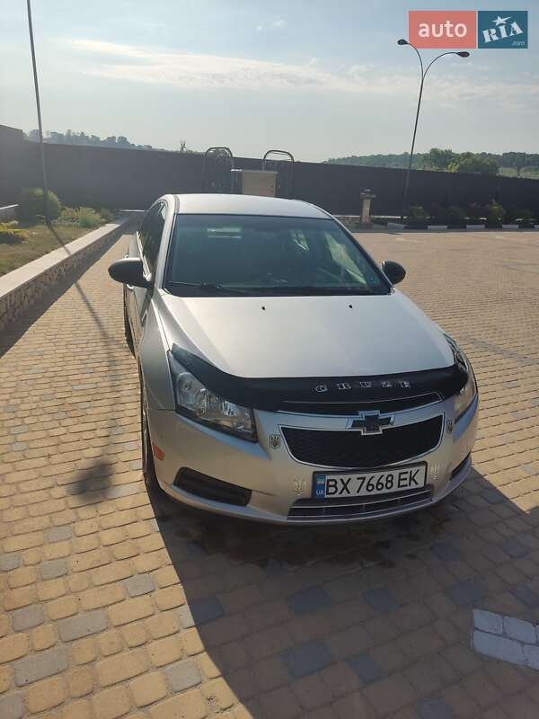 Седан Chevrolet Cruze 2013 в Волочиську