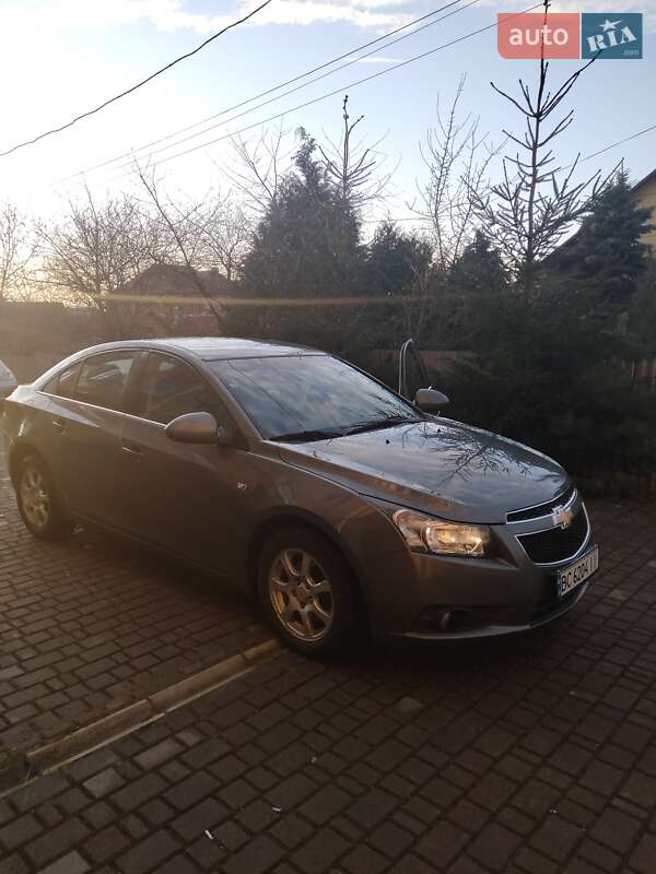 Седан Chevrolet Cruze 2010 в Львові