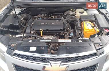 Хэтчбек Chevrolet Cruze 2011 в 