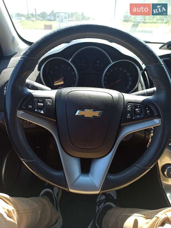 Седан Chevrolet Cruze 2013 в Львові